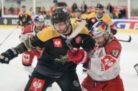 Dylan Yeo (Rouen) und Florian Baltram (EC RBS) (c) GEPA pictures Geieregger .jpg