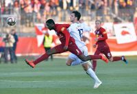 Diadie Samassekou (RBS) und Mateo Panadic (Wr. Neustadt) (c) GEPA Riedler