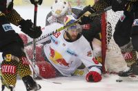 Florian Baltram (EC RBS) und Jean Philippe Lamoureux (Capitals) (c) GEPA Mandl .jpg